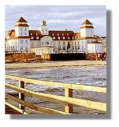 Seebr&uuml;cke in Binz mit Blick auf das Kurhaus